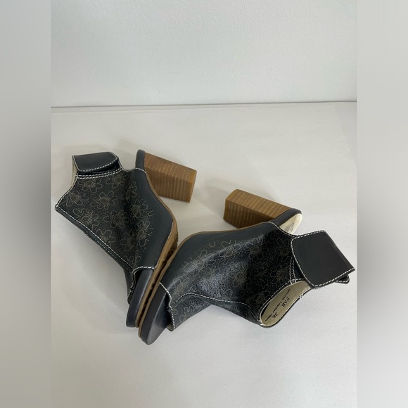 Spring Step L'Artiste Fab Sandal Flower Embossed Laser Cut Leather Black Size 36 - Picture 3 of 6